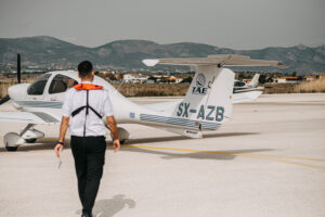 how to choose the right flight school